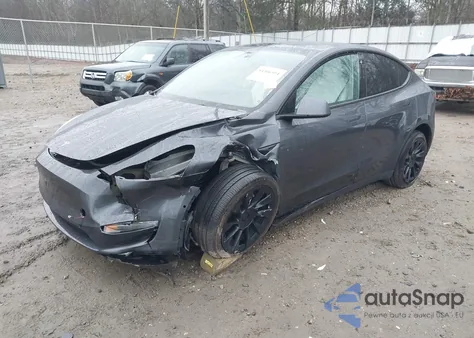 2022 Tesla Model Y Long Range Dual Motor All-Wheel Drive z USA, uszkodzony, nr VIN 7SAYGDEE4NF447159